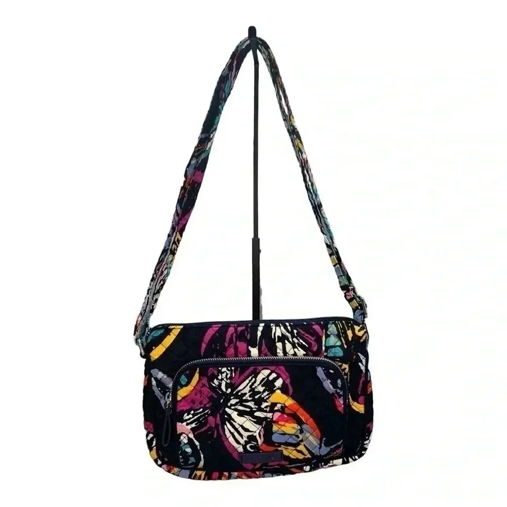 1975. VERA BRADLEY CROSS BODY QUILTED MATERIAL‎ ZIPPERED POCKETS OUTSIDE/INSIDE